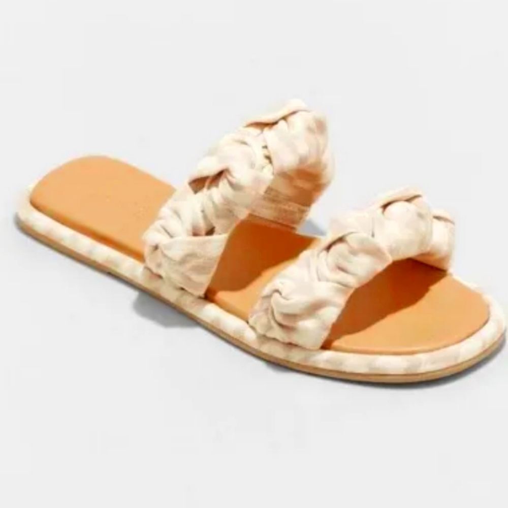(23-2747)   Universal Thread Meg Sandals Size 9.5